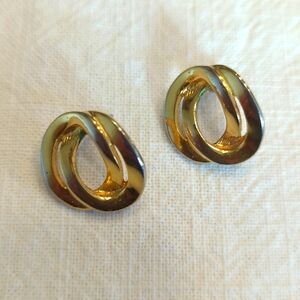 Gold Tone Retro Earrings